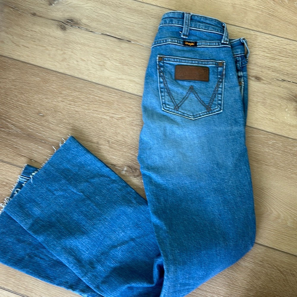 Wrangler stretch cut raw hem cropped to 28” jeans with 28” waist